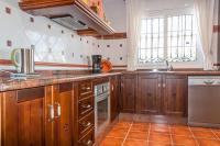 Kuchyň nebo kuchyňský kout v ubytování Villa Karina Nerja