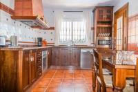 Kuchyň nebo kuchyňský kout v ubytování Villa Karina Nerja