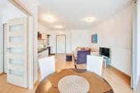 Televízia a/alebo spoločenská miestnosť v ubytovaní Apartamenty Sun & Snow Horyzont