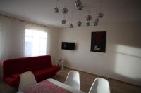 Televízia a/alebo spoločenská miestnosť v ubytovaní Apartament Rodzinny S8