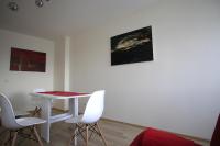 Televízia a/alebo spoločenská miestnosť v ubytovaní Apartament Rodzinny S8