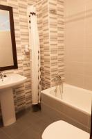 A bathroom at Apartamentos Sol de Mayo
