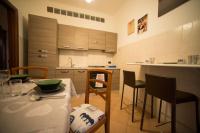 Kuchnia lub aneks kuchenny w obiekcie veronaeasyapartments