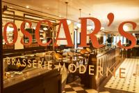 un escaparate con un cartel para un restaurante en Steigenberger Icon Frankfurter Hof, en Frankfurt