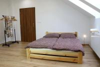 Postel nebo postele na pokoji v ubytování Apartmány za sakurou