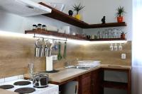 Kuchyň nebo kuchyňský kout v ubytování Apartmány za sakurou