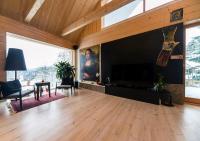Televízia a/alebo spoločenská miestnosť v ubytovaní Apartamenty Sun & Ski Willa Laser