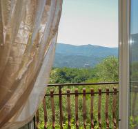 A general mountain view or a mountain view taken from a panziókat