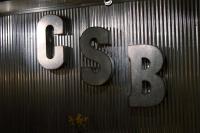 un muro di metallo con la parola solo scritta sopra di Altland House Inn & Suites ad Abbottstown