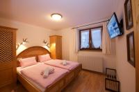 Łóżko lub łóżka w pokoju w obiekcie Forsthaus Pernthaner