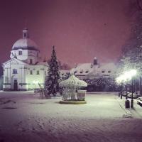Old Town Heart II - New Town Square - Just Renovated! v zime
