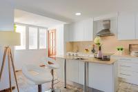A kitchen or kitchenette at Genteel Home Ático Gran Capitán
