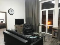 TV a/nebo společenská místnost v ubytování Old Town Boutique Apartments