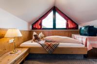Łóżko lub łóżka w pokoju w obiekcie Hotel Garni Alpenruh-Micheluzzi