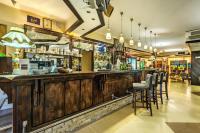 Hotel Bansko SPA & Holidays - Free Parkingにあるラウンジまたはバー