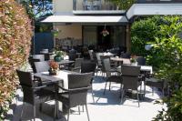 Reštaurácia alebo iné gastronomické zariadenie v ubytovaní Hotel Berta