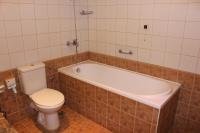 Koupelna v ubytování Kendros Hotel
