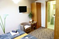 TV a/nebo společenská místnost v ubytování Pension Art