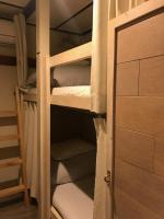 328 Hostel & Loungeにある二段ベッド