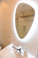 Kúpeľňa v ubytovaní Apartment Wave -Luxury massage chair-Infrared Sauna, Parking with video surveillance, Entry with PIN 0 - 24h, FREE CANCELLATION 24 hours before Check In