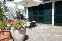 Patio lub wspólna przestrzeń na świeżym powietrzu w obiekcie Ciuri Ciuri Mondello