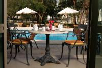 Bazén v ubytování Century Park Hotel nebo v jeho okolí