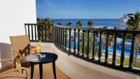 L'Orient Palace Resort and Spaにあるバルコニーまたはテラス