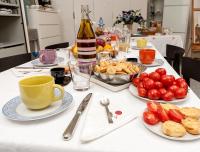 Jedlo v ubytovaní bed & breakfast alebo blízkom okolí