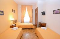 A bed or beds in a room at Hostal Edreira