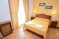 A bed or beds in a room at Hostal Edreira