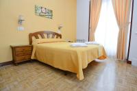 A bed or beds in a room at Hostal Edreira