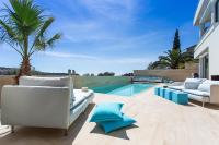 Bazén v ubytovaní Boutique Hotel Valsabbion alebo v jeho blízkosti