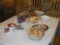 Jedlo v ubytovaní bed & breakfast alebo blízkom okolí