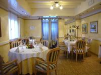 Reštaurácia alebo iné gastronomické zariadenie v ubytovaní Trattoria Bettola