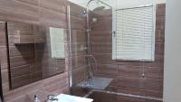 Kúpeľňa v ubytovaní Menta errathens Apartment - Athens Center, 5 BD, 2 BATH