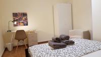 Posteľ alebo postele v izbe v ubytovaní Menta errathens Apartment - Athens Center, 5 BD, 2 BATH