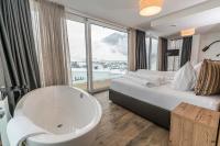 Łóżko lub łóżka w pokoju w obiekcie Adler Resort