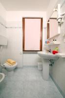 A bathroom at Hotel Residence La Pertica