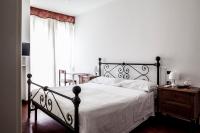 A bed or beds in a room at Bed & Breakfast Cesarina