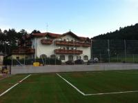 Tenis alebo squash v ubytovaní Hotel Fior Di Bosco alebo jeho okolí