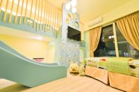 a childs bedroom with a bed and a slide at Minsuku B&amp;B in Taitung City