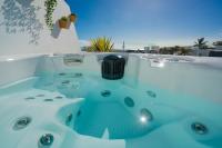 Bazén v ubytovaní La Concha Boutique Apartments - Adults Only alebo v jeho blízkosti