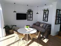 Televízia a/alebo spoločenská miestnosť v ubytovaní La Concha Boutique Apartments - Adults Only