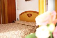 Łóżko lub łóżka w pokoju w obiekcie Hotel Savoia Sorrento