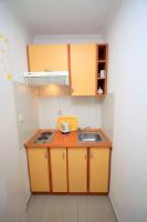 Kuchyňa alebo kuchynka v ubytovaní APARTMANI IVONA & IVO