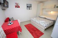 Posteľ alebo postele v izbe v ubytovaní APARTMANI IVONA & IVO