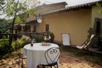 Patio alebo iná vonkajšia časť ubytovania Agriturismo Il Monte - Piscina tra gli Ulivi, Maneggio con Cavalli e WIFI