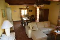 Posedenie v ubytovaní Agriturismo Il Monte - Piscina tra gli Ulivi, Maneggio con Cavalli e WIFI
