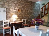 Posedenie v ubytovaní Agriturismo Il Monte - Piscina tra gli Ulivi, Maneggio con Cavalli e WIFI