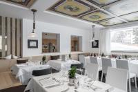 Reštaurácia alebo iné gastronomické zariadenie v ubytovaní Hotel Conturines
